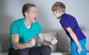 Szczypanie, gryzienie, kopanie – skad tyle agresji u malych dzieci